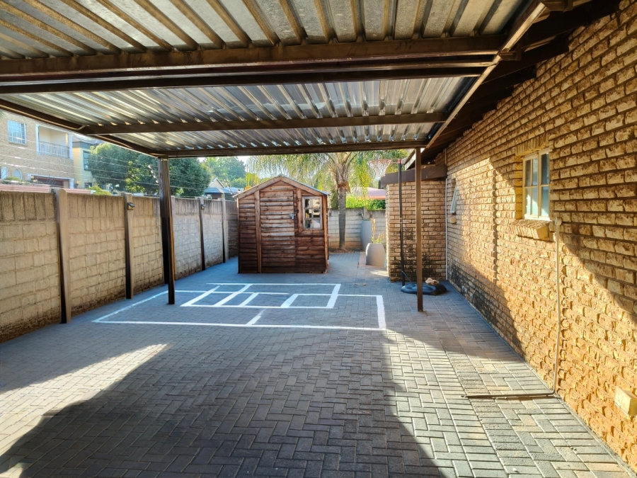 3 Bedroom Property for Sale in Safari Gardens North West